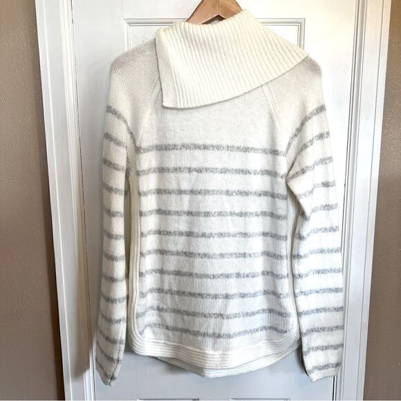 Croft & Barrow cream button collared sweater - Picture 2 of 8